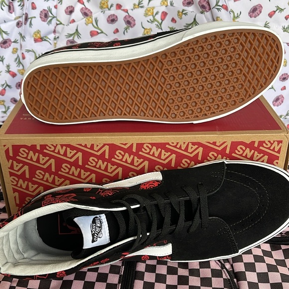 Vans Men’s Sk8-Hi Love You To Death Black/T
VN0007NSBMX
Sneakers - Picture 5 of 16